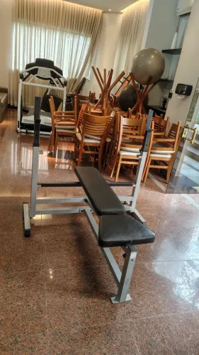 Vendo duas cadeiras de supino inclinada com regulagem
