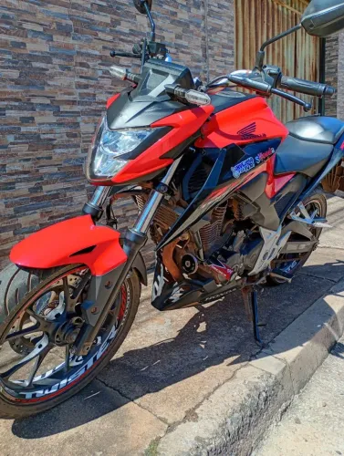 Vendo moto CB 300 f