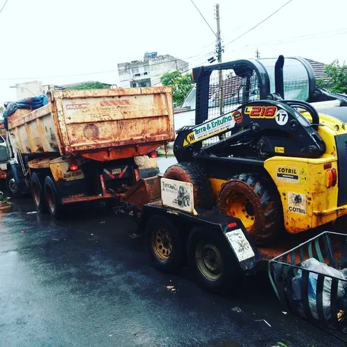 Bobcat limpeza de lotes e outros