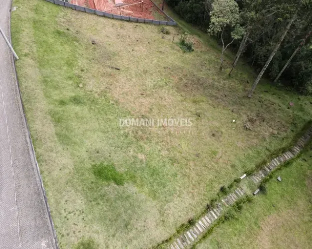 Terreno à Venda em Condomínio Fechado na Região do Alto do Capivari - Campos do Jordão/SP