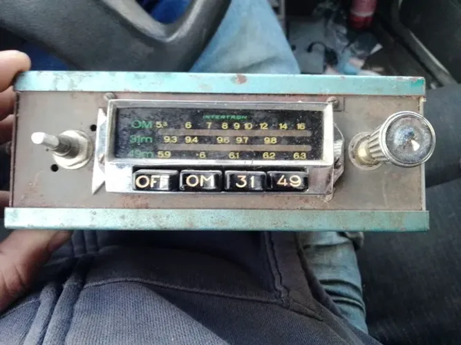 Rádio antigo de Carro , não está funcionando.
