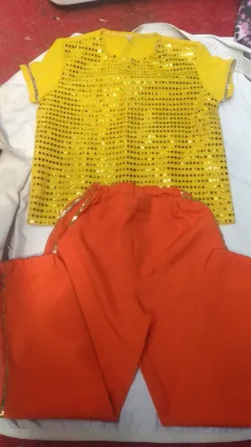 Calça e camiseta tam 8