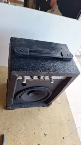 Amplificador LL 10Watts USB, RCA, Guitarra e mic Funcionando 110/220v 149,00 Pix - 2309