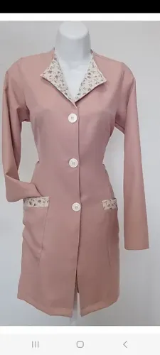 Jaleco Feminino Rosa com Detalhes em Flora P - seminovo 