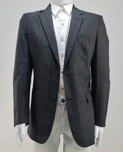Blazer Akkar soft tam 50 longo Cor preta Risca de giz