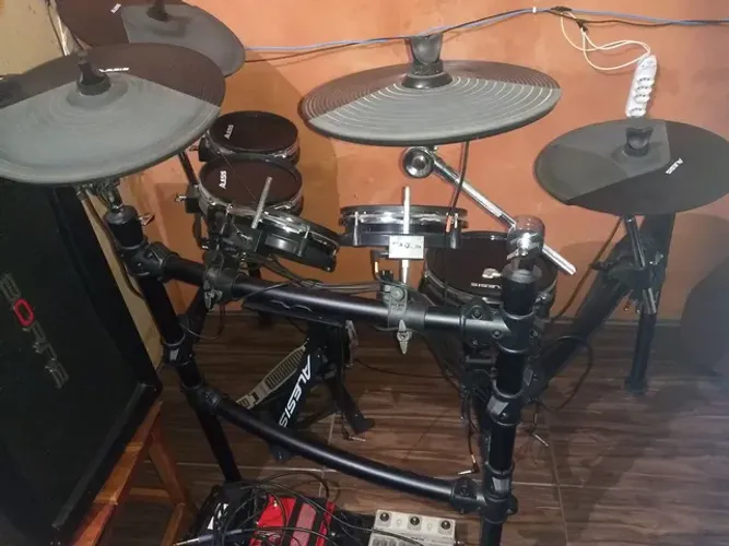 Bateria Alesis Dm10 Studio kit