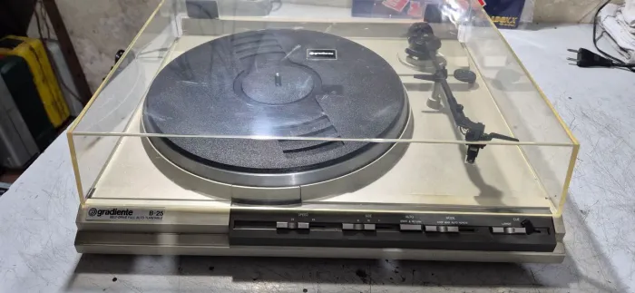 Toca-discos Gradiente b-25