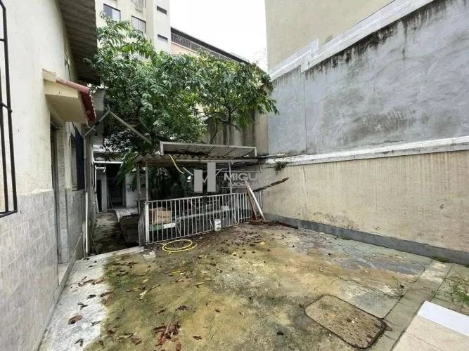 Casarão para alugar na Tijuca, Rua Delgado de Carvalho, próximo a Rua Haddock Lobo.