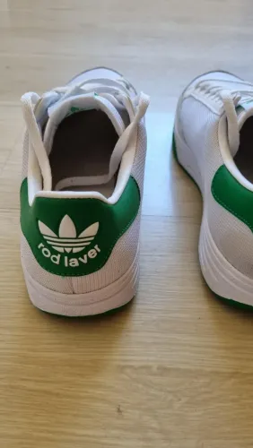 Tênis Adidas Rod Laver - SÓ HOJE