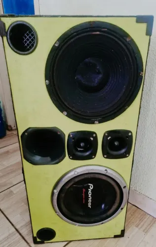 CAIXA DE SOM PARA CARRO.