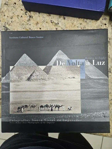 Livro De Volta à Luz - Fotografias Nunca Vistas do Imperador