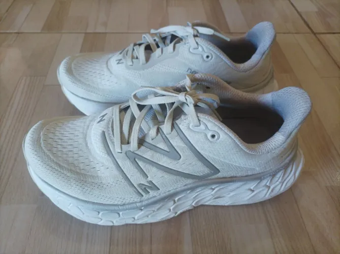 Tênis corrida New balance more V4