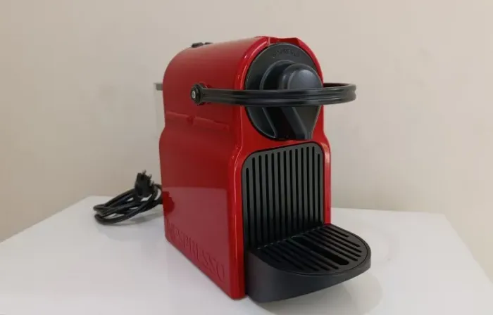 Cafeteira Nespresso Inissia D40 Cor Vermelha