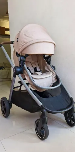 Carrinho de Bebê Moderno e Confortável