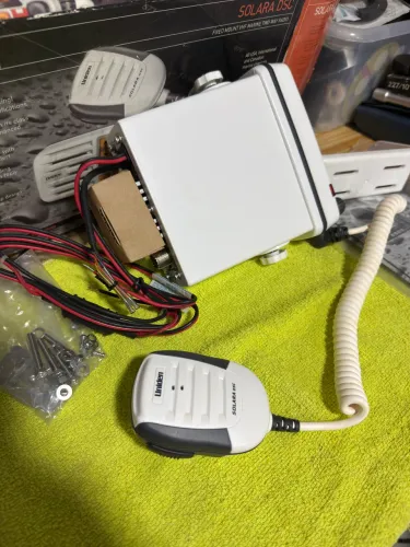 Rádio VHF Marítimo UNIDEN - SOLARA DSC - Lindo