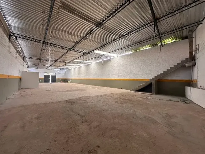 ALUGO GALPÃO NO PRADO 15X50 m PROXIMO A PECUARIA E MIX MATHEUS