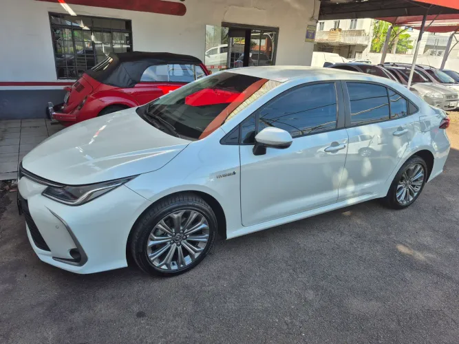 Corolla altis hybrid 2021