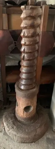 Abajour de madeira maciça rústico, feito de roda de moinho.