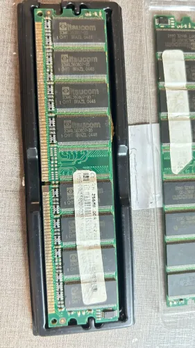 Memória RAM DDR 256MB 333MHz PC2700 - DDR1 - Peça antiga funcionando
