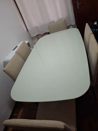 Mesa de Jantar Elegante e Moderna