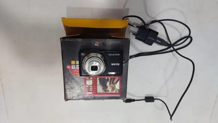 CÂMERA FOTOGRÁFICA KODAK EASYSHARE NA CAIXA SÓ VENDA NÃO TROCO POR NADA 