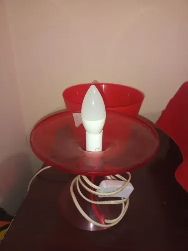Luminária de Mesa Vermelha