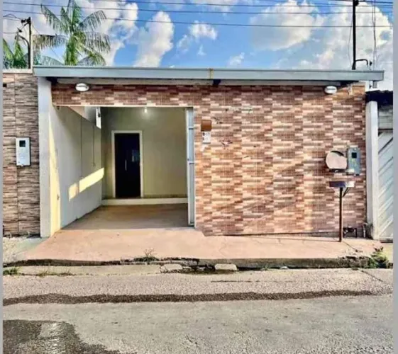 VENDO ESSA CASA NO BAIRRO EDUCANDOS, PRÓX. AO ATACADÃO | A PRONTA ENTREGA