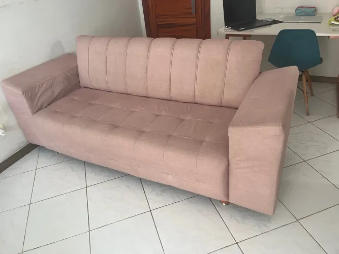 Sofá 3 lugares rosa claro