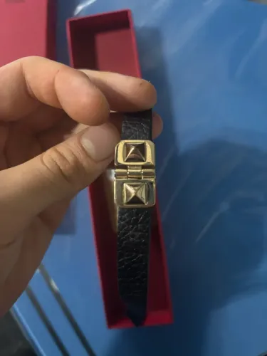 Pulseira Valentino garavani- ORIGINAL SAIR RÁPIDO