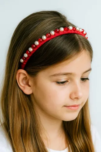 Tiara vermelha com pérolas e pedras