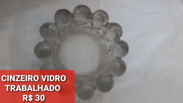 Cinzeiro de vidro trabalhado
