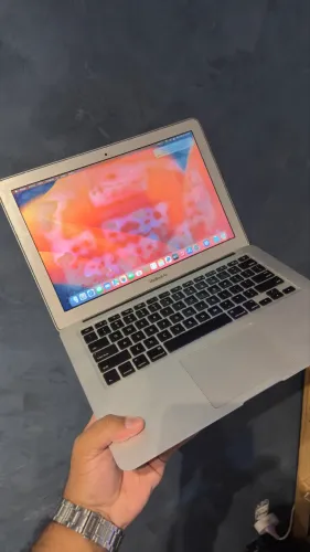 MacBook Air 13インチ A1369 Mid 2011 SSD搭載 MacBook Air ☆MacBook (13-inch, Mid 2011)・Core i5 1.7GHz