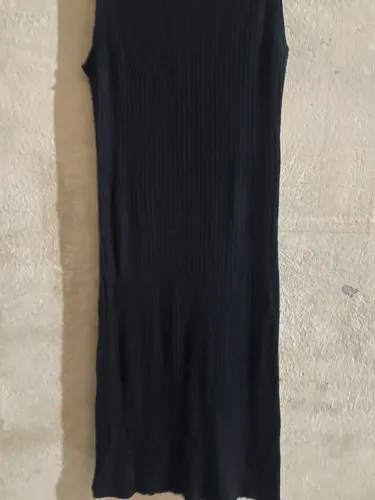 Vestido preto canelado