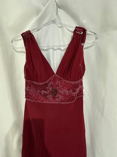 Vestido de Festa Longo Vermelho Bordado