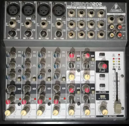 Mesa de Som Behringer Xenyx X1202
