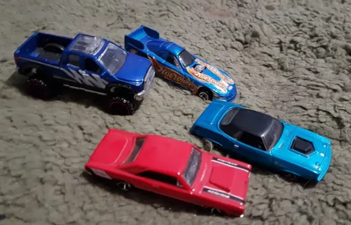 Lote 4 carrinhos Hot Wheels 1/64 ótimo estado, Dodge, Plymouth, Toyota pickup, Dragster