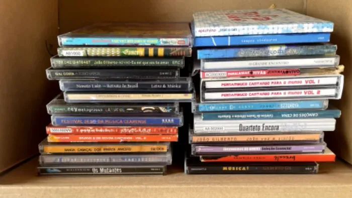 Caixa de CDs variados MPB