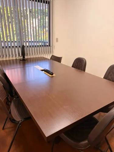 Mesa de Reuniao Marrom
