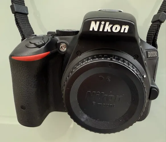 Nikon D5500 + Lente 35mm + Lente 18-140mm + Cartao 32GB