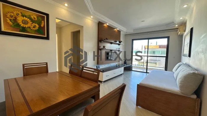 Apartamento com sacada vista mar e lazer na Praia da Enseada, Guarujá