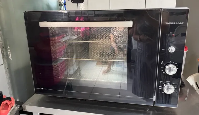 Forno elétrico Fisher 80 litros.