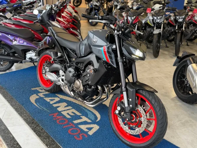 YAMAHA MT 09 MODELO 2022 IMPECÁVEL