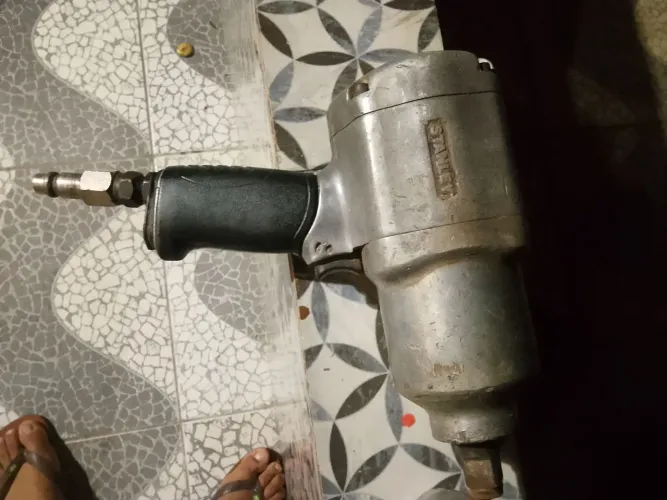Maquina de impacto folga até roda de caminhão funcionando perfeitamente já vem com chaves