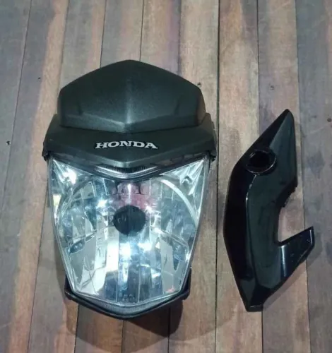 Vendo Farol Titan 160.
