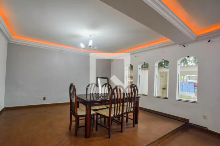 Casa à Venda - Jardim Ana Maria, 3 Quartos, 319 m2