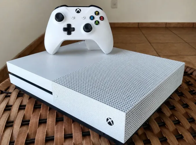 Xbox One S 1TB + Controle