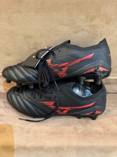 Mizuno Morelia Neo