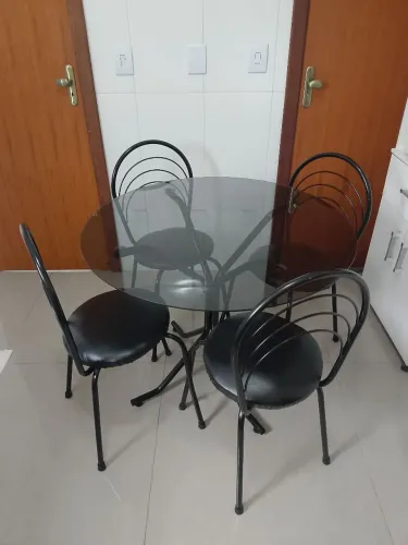 Mesa Ferro Redonda de vidro 90cm 4cadeias
