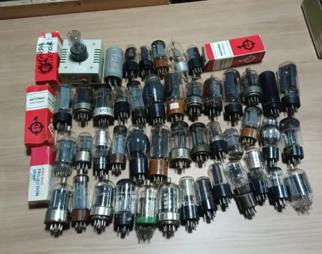 Lote de Tubos de vácuo e elétrons para rádio televisão - NO ESTADO