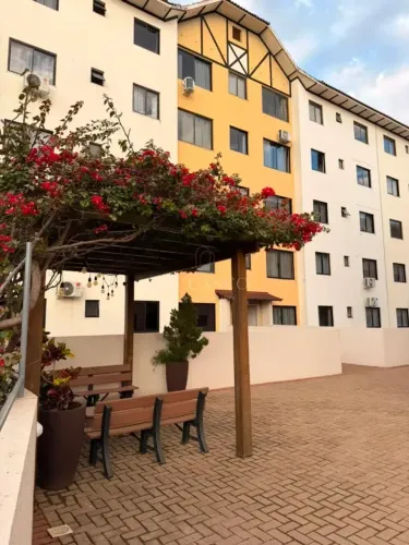 ALUGA-SE APARTAMENTO DE 2 QUARTOS